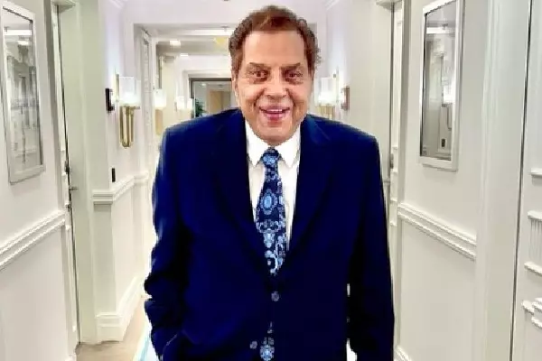 Tollywood ने महान अभिनेता धर्मेंद्र के निधन पर शोक जताया Tollywood ने महान अभिनेता धर्मेंद्र के निधन पर शोक जताया