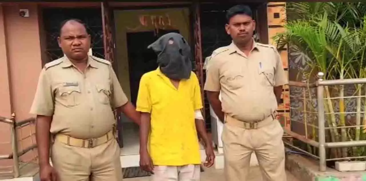 Angul: 5 साल की बच्ची से रेप की कोशिश, आरोपी पकड़ा और पीटा गया Angul: 5 साल की बच्ची से रेप की कोशिश, आरोपी पकड़ा और पीटा गया