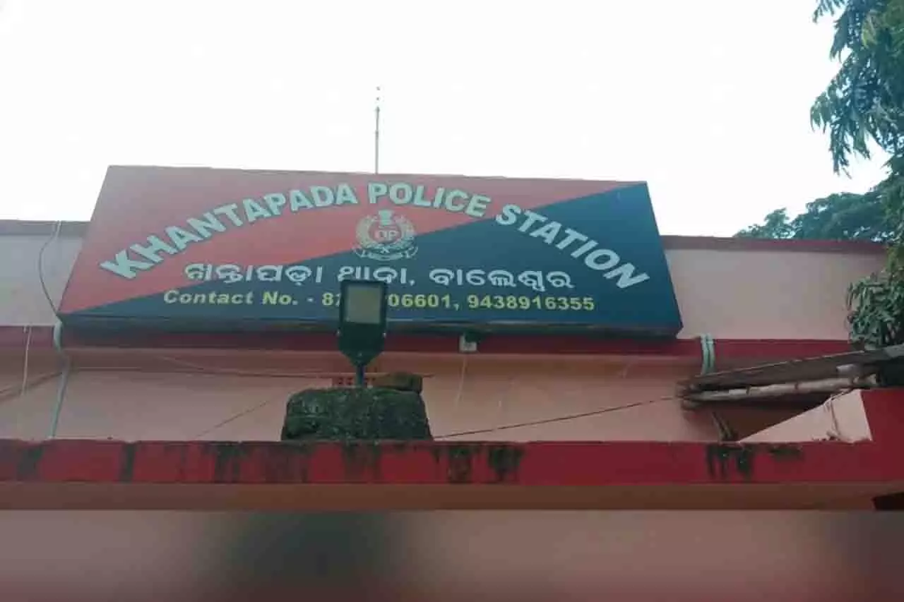 बालासोर में नेशनल हाईवे 16 पर शराब की दुकान के मैनेजर पर हमला कर लूटपाट की गई बालासोर में नेशनल हाईवे 16 पर शराब की दुकान के मैनेजर पर हमला कर लूटपाट की गई