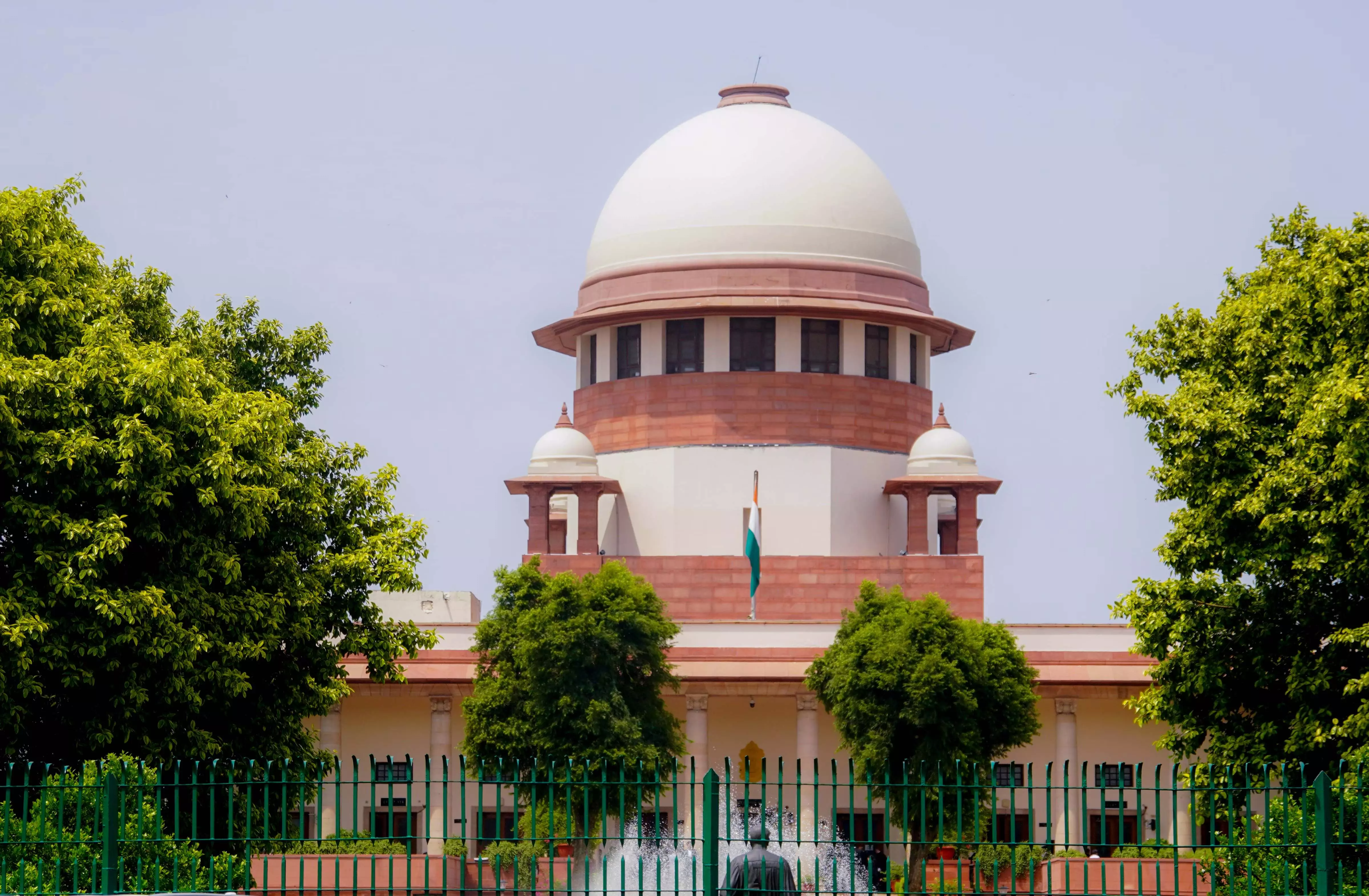 सुप्रीम कोर्ट के दिशा-निर्देशों के बाद शिक्षा विभाग ने स्कूलों में बच्चों की सुरक्षा हेतु जारी किए कड़े निर्देश सुप्रीम कोर्ट के दिशा-निर्देशों के बाद शिक्षा विभाग ने स्कूलों में बच्चों की सुरक्षा हेतु जारी किए कड़े निर्देश