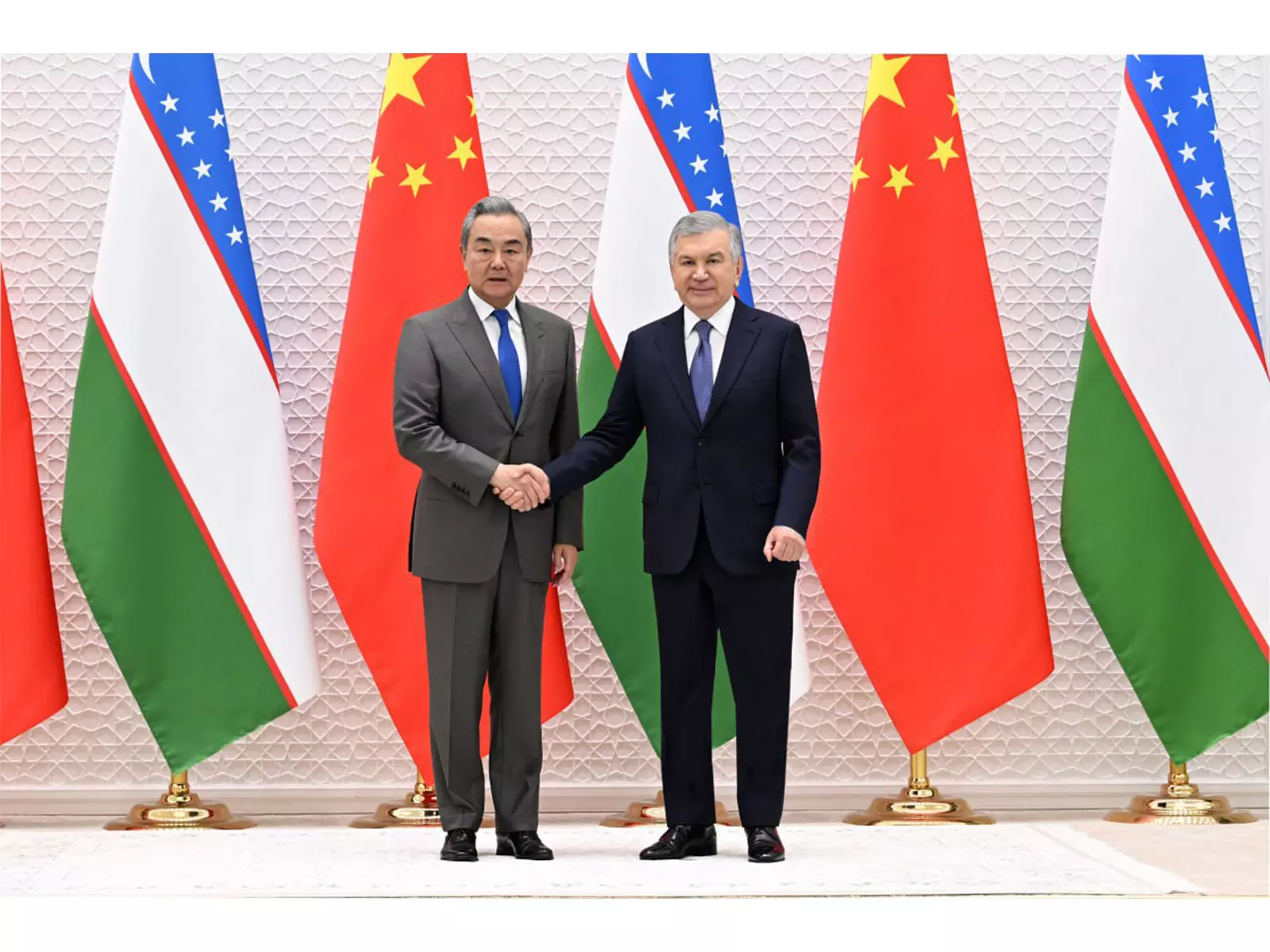 उज़्बेकिस्तान के राष्ट्रपति ने China के विदेश मंत्री से की मुलाकात उज़्बेकिस्तान के राष्ट्रपति ने China के विदेश मंत्री से की मुलाकात