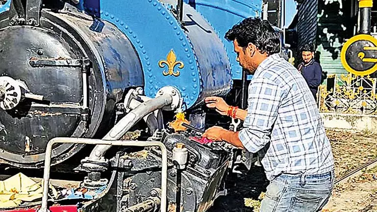 रिटायरमेंट के बाद पहाड़ियों पर दौड़ेगा यादगार steam engine रिटायरमेंट के बाद पहाड़ियों पर दौड़ेगा यादगार steam engine