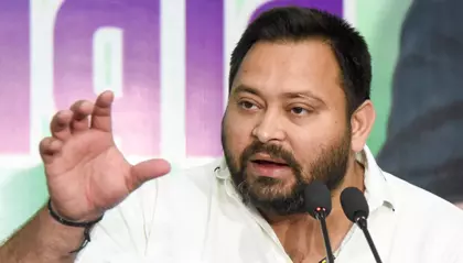 तेजस्वी यादव के प्रचार में विवादित गाने पर BJP ने जताई नाराजगी तेजस्वी यादव के प्रचार में विवादित गाने पर BJP ने जताई नाराजगी
