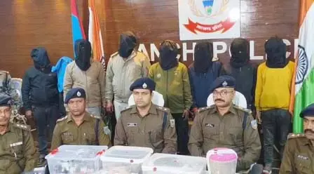 ड्रग्स तस्करों के नेटवर्क पर पुलिस की कार्रवाई, 10 गिरफ्तार ड्रग्स तस्करों के नेटवर्क पर पुलिस की कार्रवाई, 10 गिरफ्तार