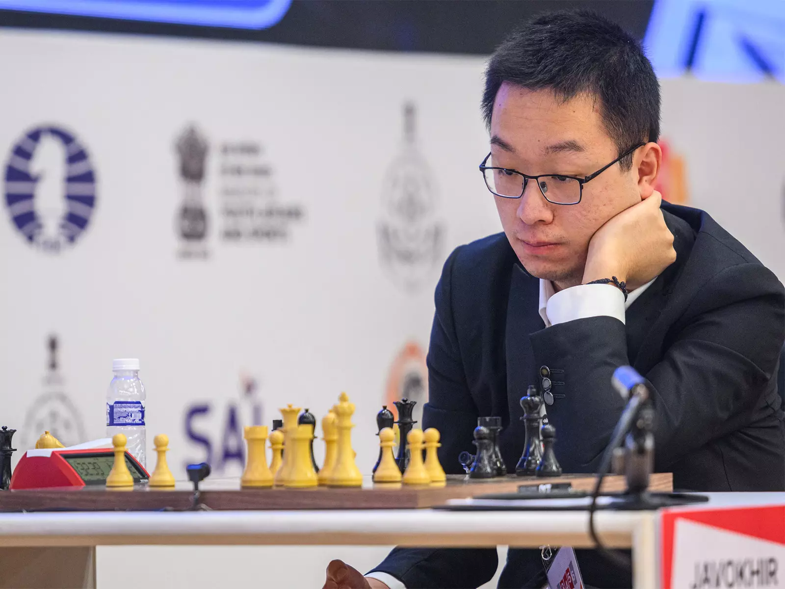 FIDE विश्व कप 2025: वेई यी और एसिपेंको ने पहले दौर में जीत दर्ज की FIDE विश्व कप 2025: वेई यी और एसिपेंको ने पहले दौर में जीत दर्ज की