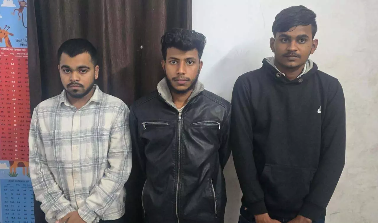 CG BREAKING: लड़की से छेड़छाड़ विवाद में युवक पर चाकू से हमला, चार आरोपी गिरफ्तार CG BREAKING: लड़की से छेड़छाड़ विवाद में युवक पर चाकू से हमला, चार आरोपी गिरफ्तार