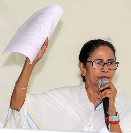 एसआईआर को लेकर सीएम ममता बनर्जी ने सीईसी को लिखा पत्र, दो मुद्दे उठाए एसआईआर को लेकर सीएम ममता बनर्जी ने सीईसी को लिखा पत्र, दो मुद्दे उठाए