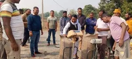 धान खरीदी तिहार: किसानों का बढ़ा विश्वास, जिले में अब तक 18,533 क्विंटल धान की खरीदी धान खरीदी तिहार: किसानों का बढ़ा विश्वास, जिले में अब तक 18,533 क्विंटल धान की खरीदी