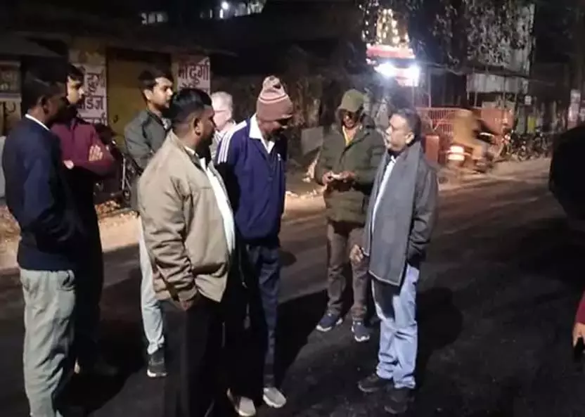 पूर्व महापौर डॉ. अजय तिर्की ने निगम कर्मचारियों को गालियां दी पूर्व महापौर डॉ. अजय तिर्की ने निगम कर्मचारियों को गालियां दी