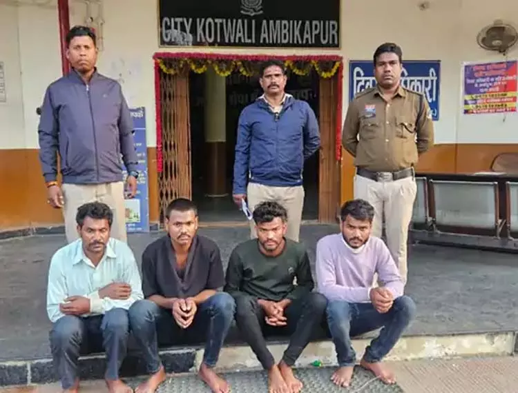 डीजल चोर गिरोह को पुलिस ने धर दबोचा, 220 लीटर डीजल बरामद, चार गिरफ्तार डीजल चोर गिरोह को पुलिस ने धर दबोचा, 220 लीटर डीजल बरामद, चार गिरफ्तार