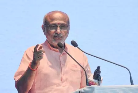 सीपी राधाकृष्णन ने श्रृंगेरी शारदा पीठम के नागरिक सम्मान समारोह में आध्यात्मिक प्रवचन दिया सीपी राधाकृष्णन ने श्रृंगेरी शारदा पीठम के नागरिक सम्मान समारोह में आध्यात्मिक प्रवचन दिया