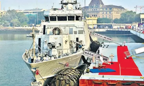 Indian Navy ने तटीय सुरक्षा को मजबूत करने के लिए एंटी-सबमरीन पोत INS माहे को शामिल किया Indian Navy ने तटीय सुरक्षा को मजबूत करने के लिए एंटी-सबमरीन पोत INS माहे को शामिल किया