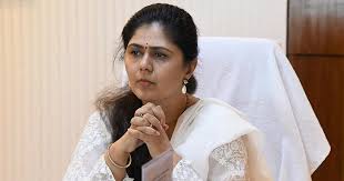 Pankaja मुंडे के पीए को पत्नी को आत्महत्या के लिए उकसाने के आरोप में गिरफ्तार किया गया