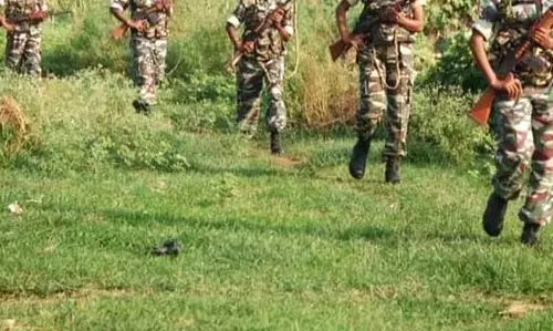 सशस्त्र सीमा बल ने चीनी नागरिक को दबोचा, कब्जे से तीन देशों की करेंसी बरामद सशस्त्र सीमा बल ने चीनी नागरिक को दबोचा, कब्जे से तीन देशों की करेंसी बरामद