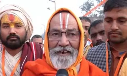 श्रीराम जन्मभूमि मंदिर के शिखर पर ध्वजारोहण से पहले रामभक्त और पुजारी उत्साहित