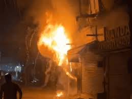 Ludhiana, बुक मार्केट में आग लगने से इलेक्ट्रिकल सामान का शोरूम तबाह हो गया