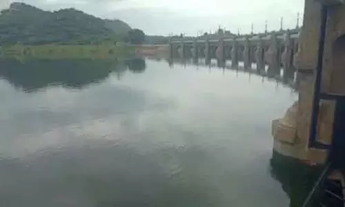 Tamil Nadu : मेट्टूर डैम में पानी का बहाव बढ़ा Tamil Nadu : मेट्टूर डैम में पानी का बहाव बढ़ा