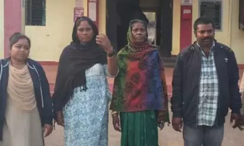 तंत्र-मंत्र के नाम पर बीमार पुलिस अधिकारी को लगाया था चूना, दो महिलाएं और पुरुष अरेस्ट तंत्र-मंत्र के नाम पर बीमार पुलिस अधिकारी को लगाया था चूना, दो महिलाएं और पुरुष अरेस्ट