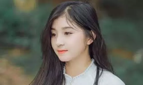 Korean Glass Skin: पाएं शीशे जैसी ग्लोइंग स्किन, अपनाएं स्किनकेयर रूटीन Korean Glass Skin: पाएं शीशे जैसी ग्लोइंग स्किन, अपनाएं स्किनकेयर रूटीन