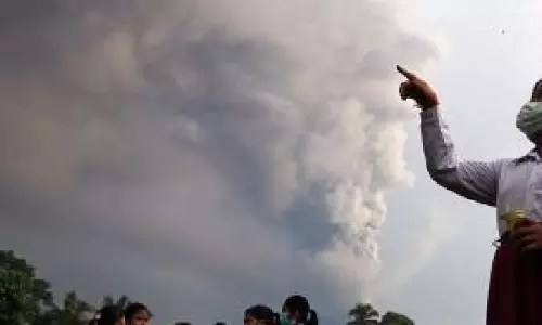 IMD का कहना ज्वालामुखी की राख का बादल आज शाम 7:30 बजे तक भारत से हट जाएगा IMD का कहना ज्वालामुखी की राख का बादल आज शाम 7:30 बजे तक भारत से हट जाएगा