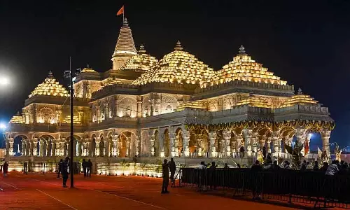 राम मंदिर में PM मोदी के भगवा ध्वज समारोह के लिए अयोध्या सजी राम मंदिर में PM मोदी के भगवा ध्वज समारोह के लिए अयोध्या सजी