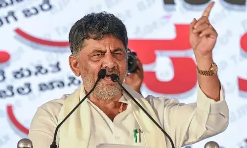 केंद्र येत्तिनाहोल प्रोजेक्ट में रुकावटें पैदा कर रहा है: DK Shivakumar केंद्र येत्तिनाहोल प्रोजेक्ट में रुकावटें पैदा कर रहा है: DK Shivakumar
