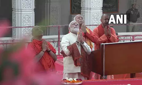 PM Modi ने ध्वजारोहण से पहले राम मंदिर तक रोड शो किया