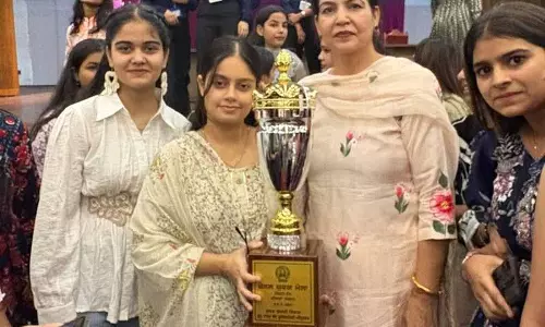 Jalandhar: मुस्कान ने ‘बेस्ट एक्ट्रेस’ का खिताब जीतकर सुर्खियां बटोरीं Jalandhar: मुस्कान ने ‘बेस्ट एक्ट्रेस’ का खिताब जीतकर सुर्खियां बटोरीं