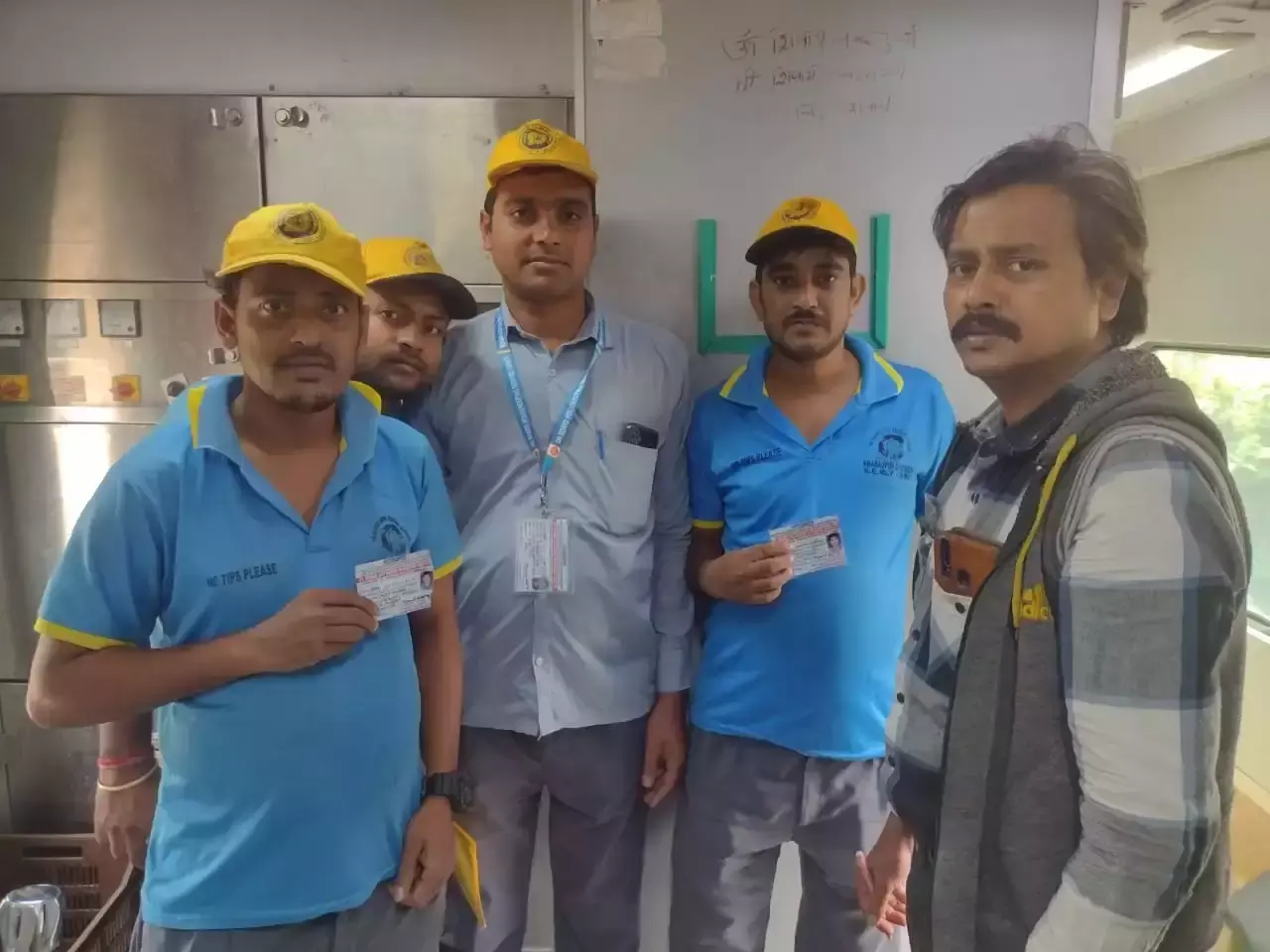 Kharagpur: स्वच्छता और अपशिष्ट निपटान को लेकर अभियान चलाया गया
