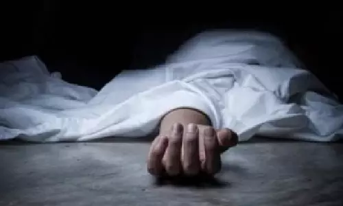 Hyderabad में 10वीं क्लास के स्टूडेंट ने स्कूल बिल्डिंग से कूदकर जान दे दी Hyderabad में 10वीं क्लास के स्टूडेंट ने स्कूल बिल्डिंग से कूदकर जान दे दी