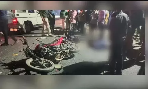 Odisha के बलांगीर जिले में दो बाइकों की आमने-सामने की टक्कर में 3 युवकों की मौत Odisha के बलांगीर जिले में दो बाइकों की आमने-सामने की टक्कर में 3 युवकों की मौत