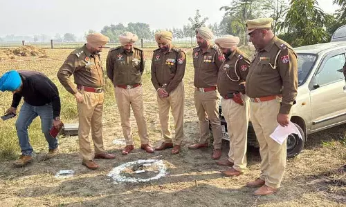 Jalandhar: एनकाउंटर में वांटेड गैंगस्टर घायल, पकड़ा गया Jalandhar: एनकाउंटर में वांटेड गैंगस्टर घायल, पकड़ा गया