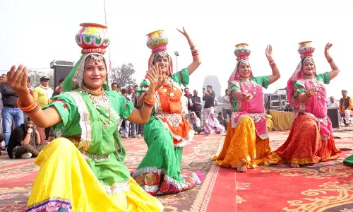 Haryana : गीता महोत्सव के साथ कुरुक्षेत्र का ब्रह्म सरोवर उत्सव में डूबा Haryana : गीता महोत्सव के साथ कुरुक्षेत्र का ब्रह्म सरोवर उत्सव में डूबा