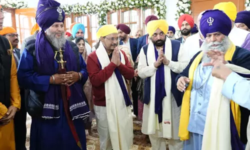 Punjab में 350वां शहीदी दिवस, शीर्ष नेतृत्व ने की विकास और शांति की प्रार्थना Punjab में 350वां शहीदी दिवस, शीर्ष नेतृत्व ने की विकास और शांति की प्रार्थना