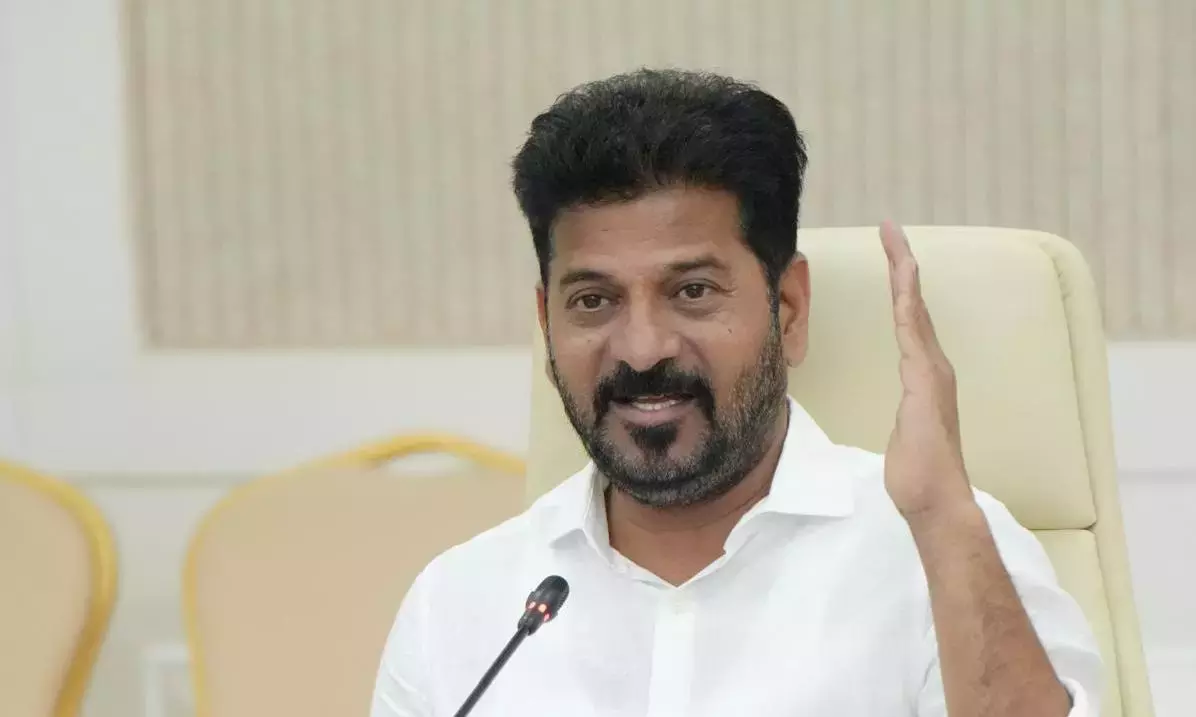 रेवंत रेड्डी ने विज़न डॉक्यूमेंट को फ़ाइनल टच देने के लिए रिव्यू meeting की रेवंत रेड्डी ने विज़न डॉक्यूमेंट को फ़ाइनल टच देने के लिए रिव्यू meeting की