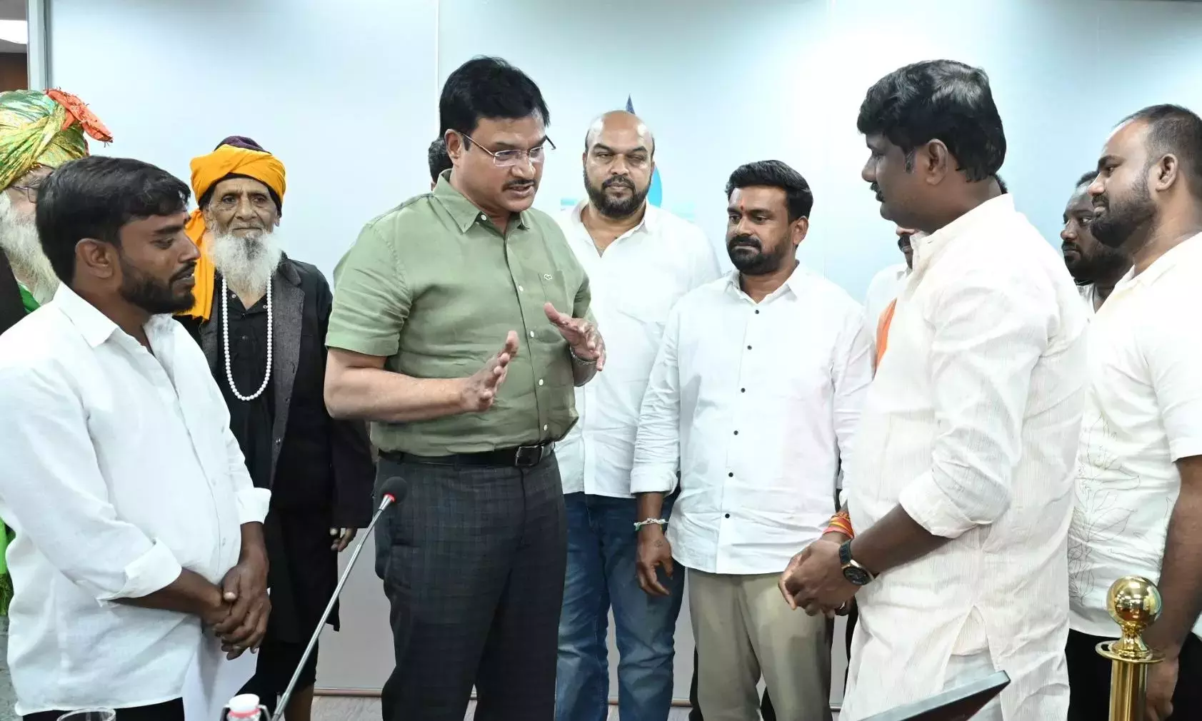 Telangana : मंदिर, चिल्ला का स्थानांतरण हाइड्रा को विरोध का सामना करना पड़ा Telangana : मंदिर, चिल्ला का स्थानांतरण हाइड्रा को विरोध का सामना करना पड़ा