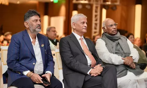 Karnataka में सियासी हलचल, शिवकुमार-खड़गे की उपस्थिति पर चर्चाएं बढ़ीं Karnataka में सियासी हलचल, शिवकुमार-खड़गे की उपस्थिति पर चर्चाएं बढ़ीं