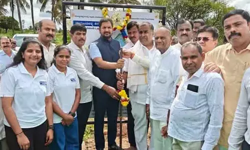 Hoskote : वेंगय्याना झील का सिंचाई पानी चीमुंडाहल्ली झील में बह रहा है