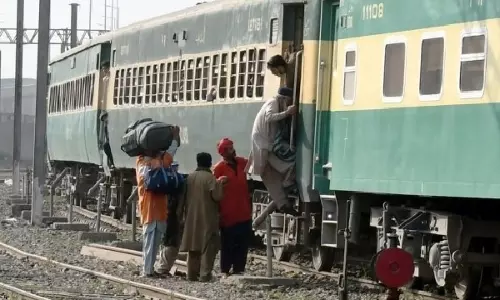 Pakistan: बलूचिस्तान के बोलन दर्रे में जाफ़र एक्सप्रेस पर फिर हमला Pakistan: बलूचिस्तान के बोलन दर्रे में जाफ़र एक्सप्रेस पर फिर हमला