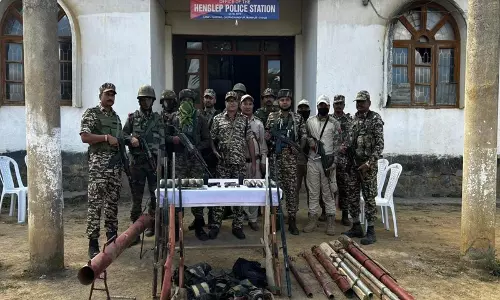 मणिपुर पुलिस ने संवेदनशील इलाकों में तलाशी अभियान चलाया, हथियार और गोला-बारूद बरामद किया मणिपुर पुलिस ने संवेदनशील इलाकों में तलाशी अभियान चलाया, हथियार और गोला-बारूद बरामद किया