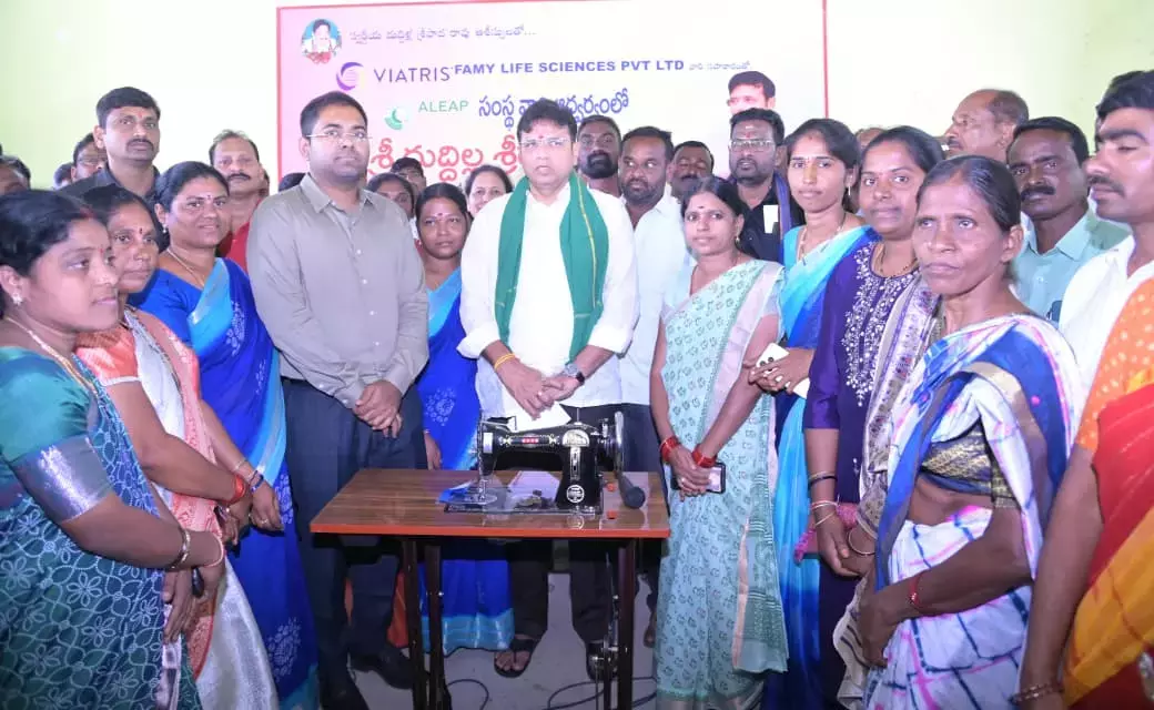 Telangana : श्रीधर बाबू ने महिलाओं की आय बढ़ाने के लिए 21 सिलाई केंद्र शुरू किए Telangana : श्रीधर बाबू ने महिलाओं की आय बढ़ाने के लिए 21 सिलाई केंद्र शुरू किए