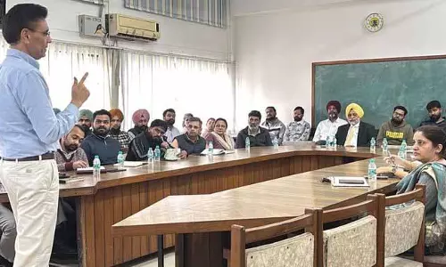 लीसेस्टर यूनिवर्सिटी के प्रोफेसर ने PAU में भाषण दिया लीसेस्टर यूनिवर्सिटी के प्रोफेसर ने PAU में भाषण दिया