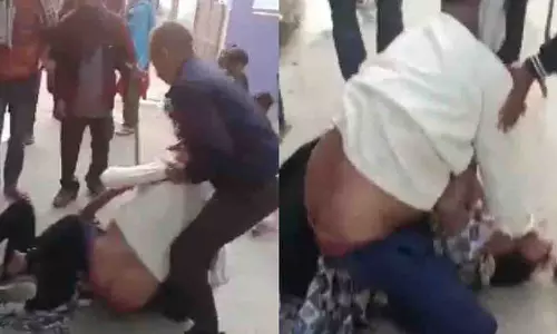 Aligarh में पति और देवर ने महिला को बेरहमी से पीटा Aligarh में पति और देवर ने महिला को बेरहमी से पीटा