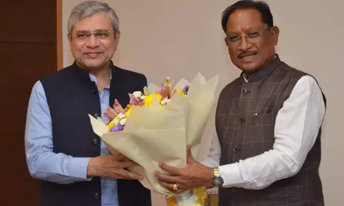 CM विष्णुदेव साय ने केंद्रीय रेलमंत्री अश्विनी वैष्णव से की मुलाकात