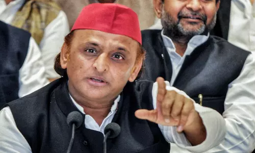 Akhilesh Yadav का राजनीतिक कटाक्ष, अन्य मंदिरों में दर्शन करने का संकल्प भी पूरा करेंगे Akhilesh Yadav का राजनीतिक कटाक्ष, अन्य मंदिरों में दर्शन करने का संकल्प भी पूरा करेंगे