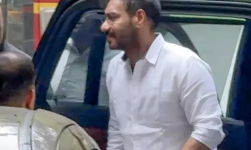 अजय देवगन ने धर्मेंद्र के निधन पर शोक जताया, दुखी देओल परिवार से मिले