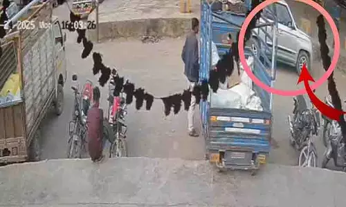 Khandwa में चोरों ने किसान की कार का शीशा तोड़कर लूटा Khandwa में चोरों ने किसान की कार का शीशा तोड़कर लूटा