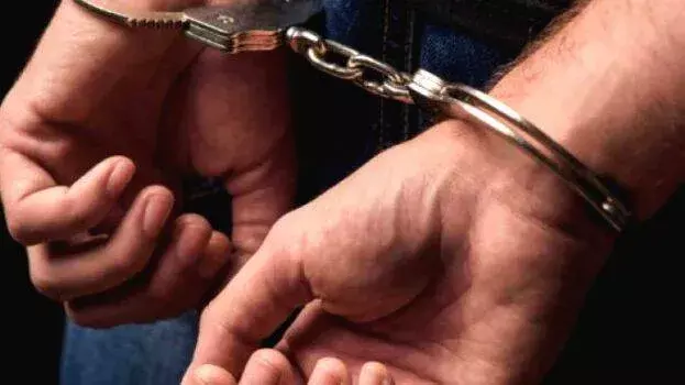 kerala: महिला ने उस आदमी को पकड़ा जिसने ट्रेन में चढ़ते समय उसके साथ छेड़छाड़ की kerala: महिला ने उस आदमी को पकड़ा जिसने ट्रेन में चढ़ते समय उसके साथ छेड़छाड़ की
