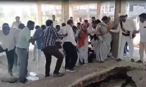 तेलंगाना के MLA बाल-बाल बचे, घरों के इंस्पेक्शन के दौरान बेसमेंट गिर गया