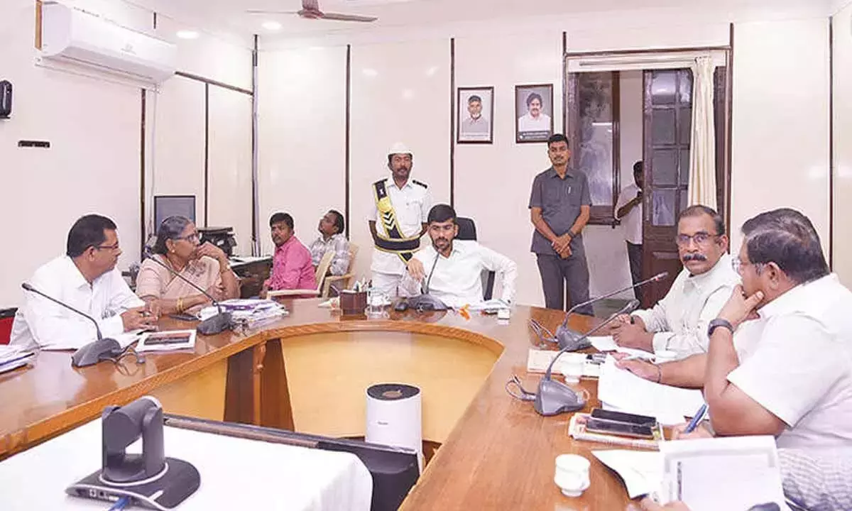 Andhra: सभी विभागों को शुक्रवार को ड्राई डे की गतिविधियां जारी रखने का निर्देश Andhra: सभी विभागों को शुक्रवार को ड्राई डे की गतिविधियां जारी रखने का निर्देश